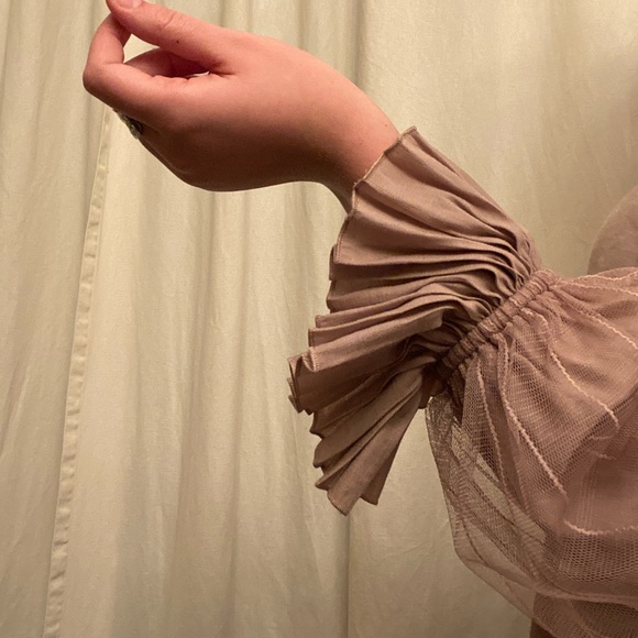 Lulus (New Moon) Pleated Sleeves Blouse - Picture 5 of 6